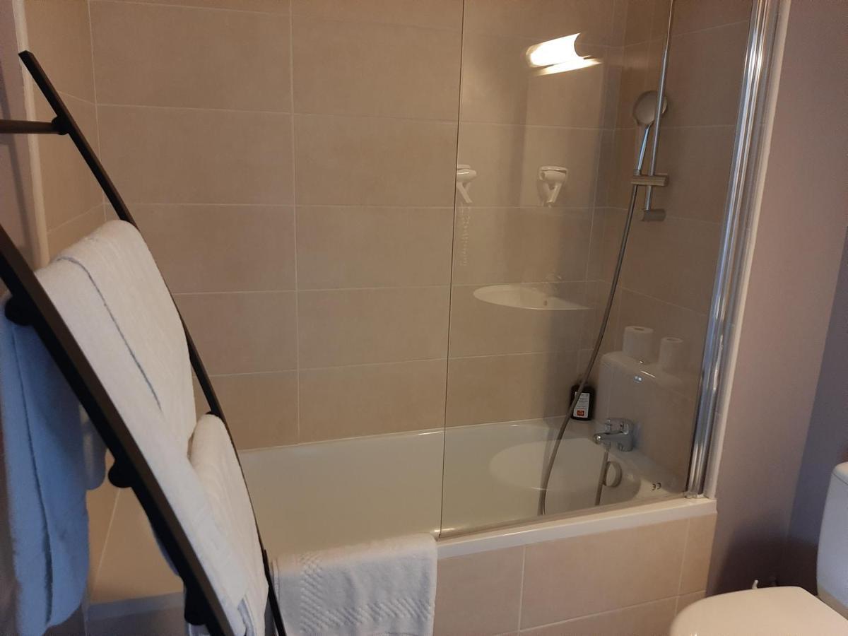Le Royalty Hotell Angers Exteriör bild
