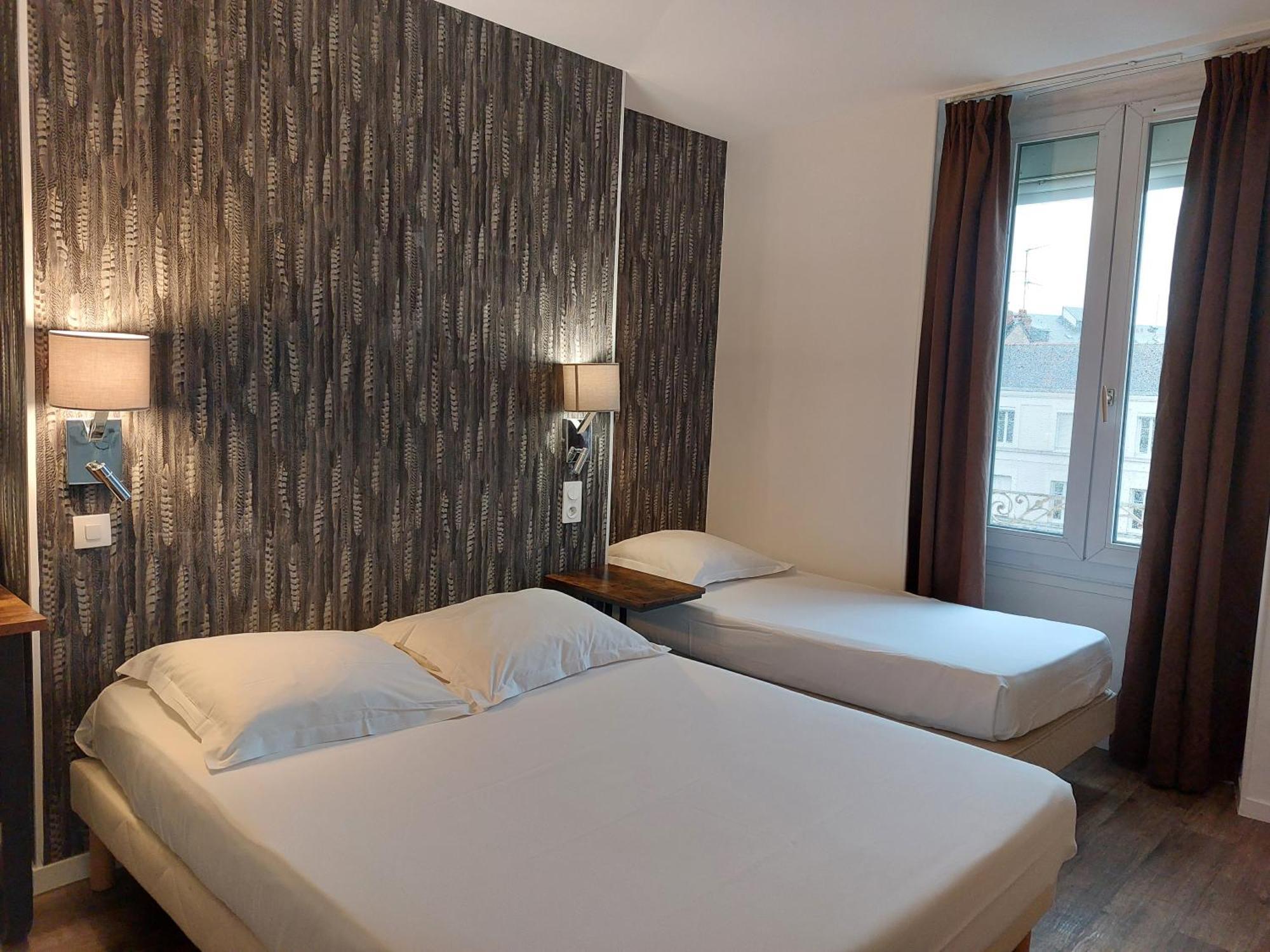 Le Royalty Hotell Angers Exteriör bild