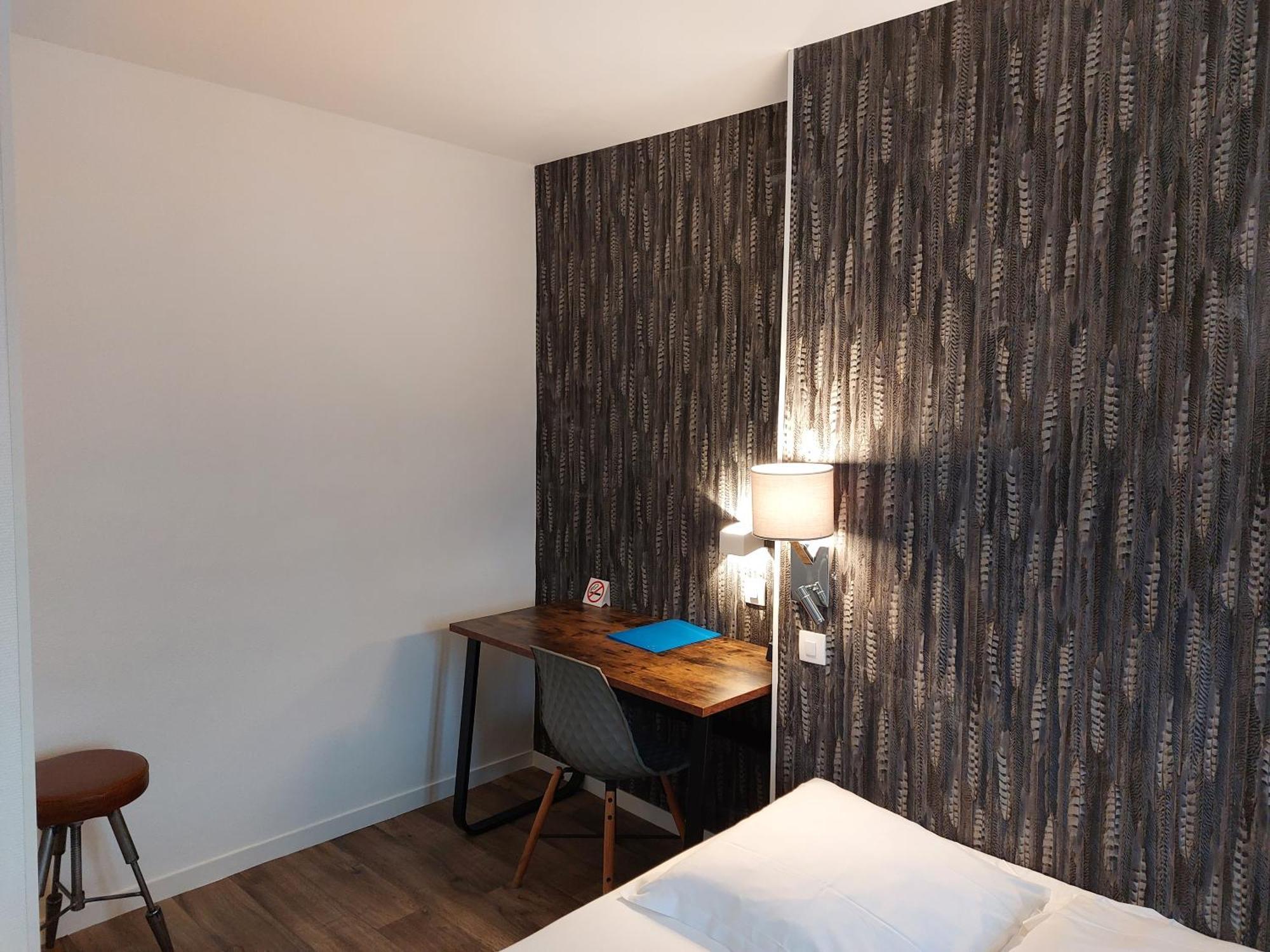 Le Royalty Hotell Angers Exteriör bild