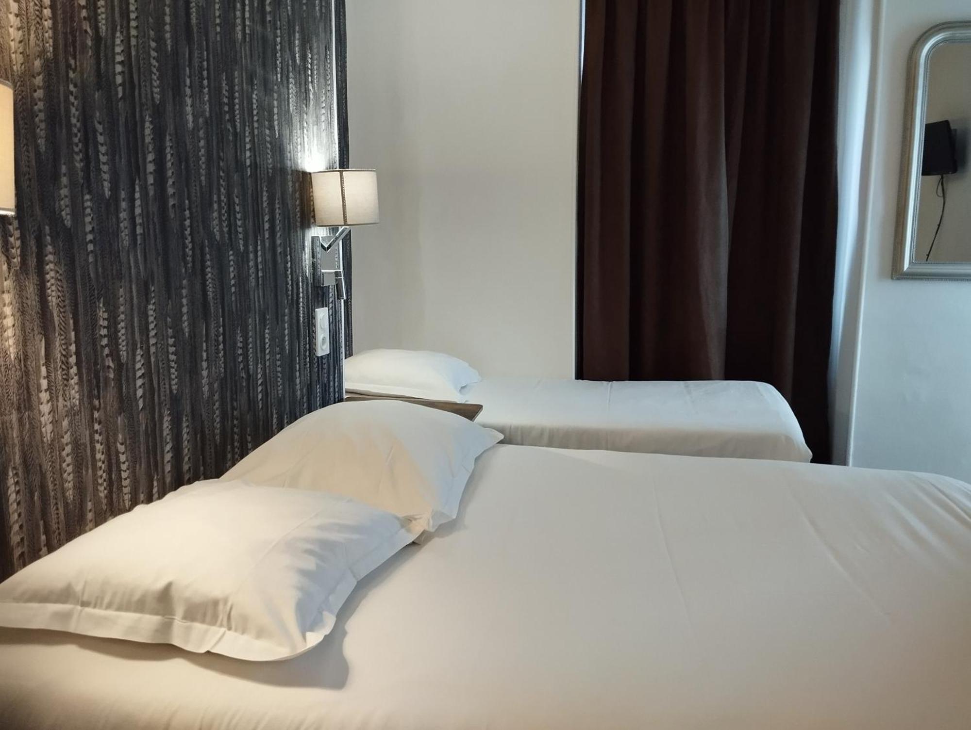 Le Royalty Hotell Angers Exteriör bild