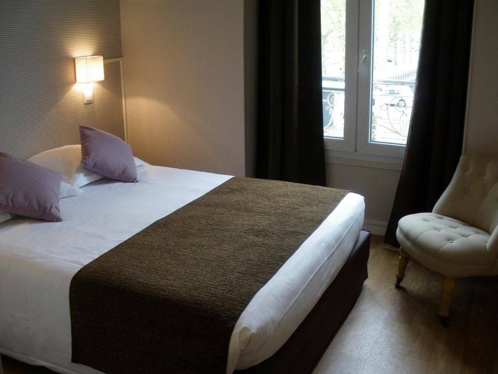 Le Royalty Hotell Angers Exteriör bild